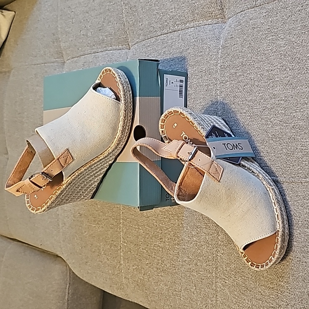 Tom's "Monica" size 7 canvas slides
